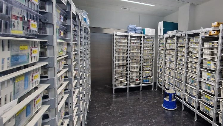 OP Lager mit Salus Regalen von OZG 2